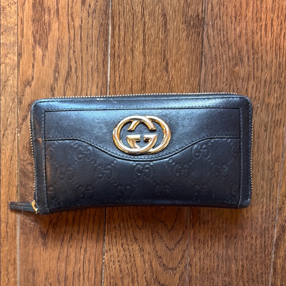 Authentic Gucci Black Leather Zip Wallet with Gold Logo